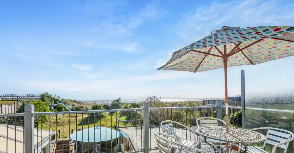 Beach House holiday let in Greatstone, Kent. Terrace.